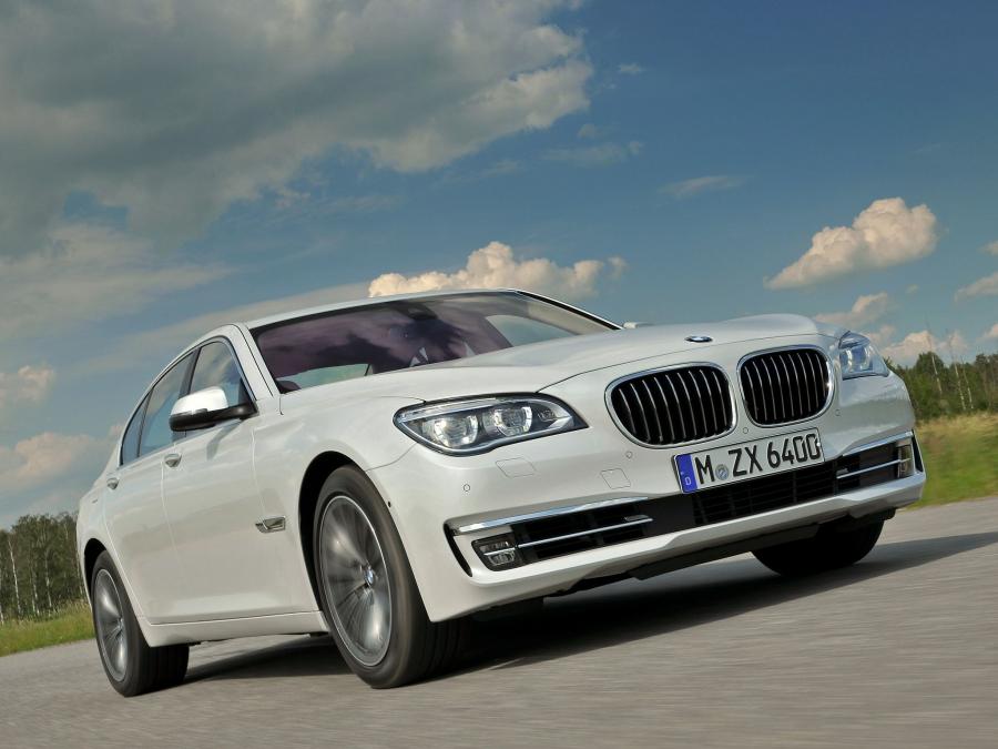  BMW 750i 2012 года  (фото 14 из 16)